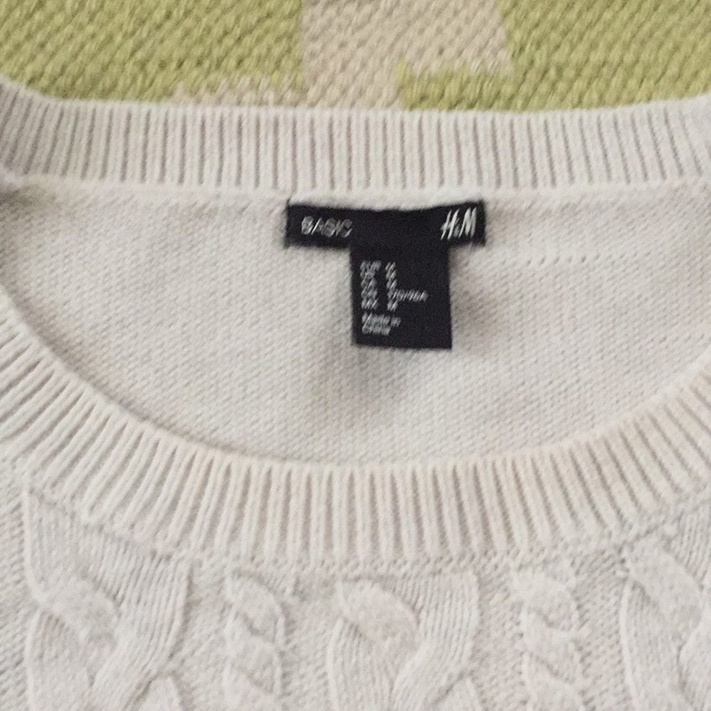 H&M Sweater - Picture 2 of 4